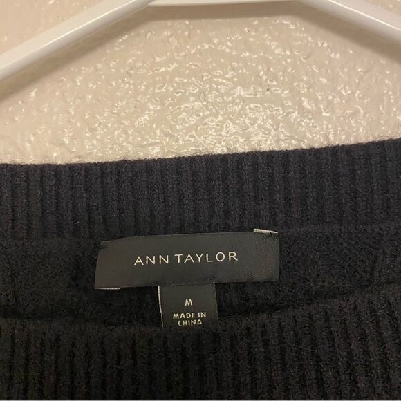 Ann Taylor black stretch cable knit pearl embellished sweater boat neck M - Picture 6 of 9